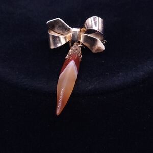 Vintage gold-tone bow brooch with a dangling agate stone pendant